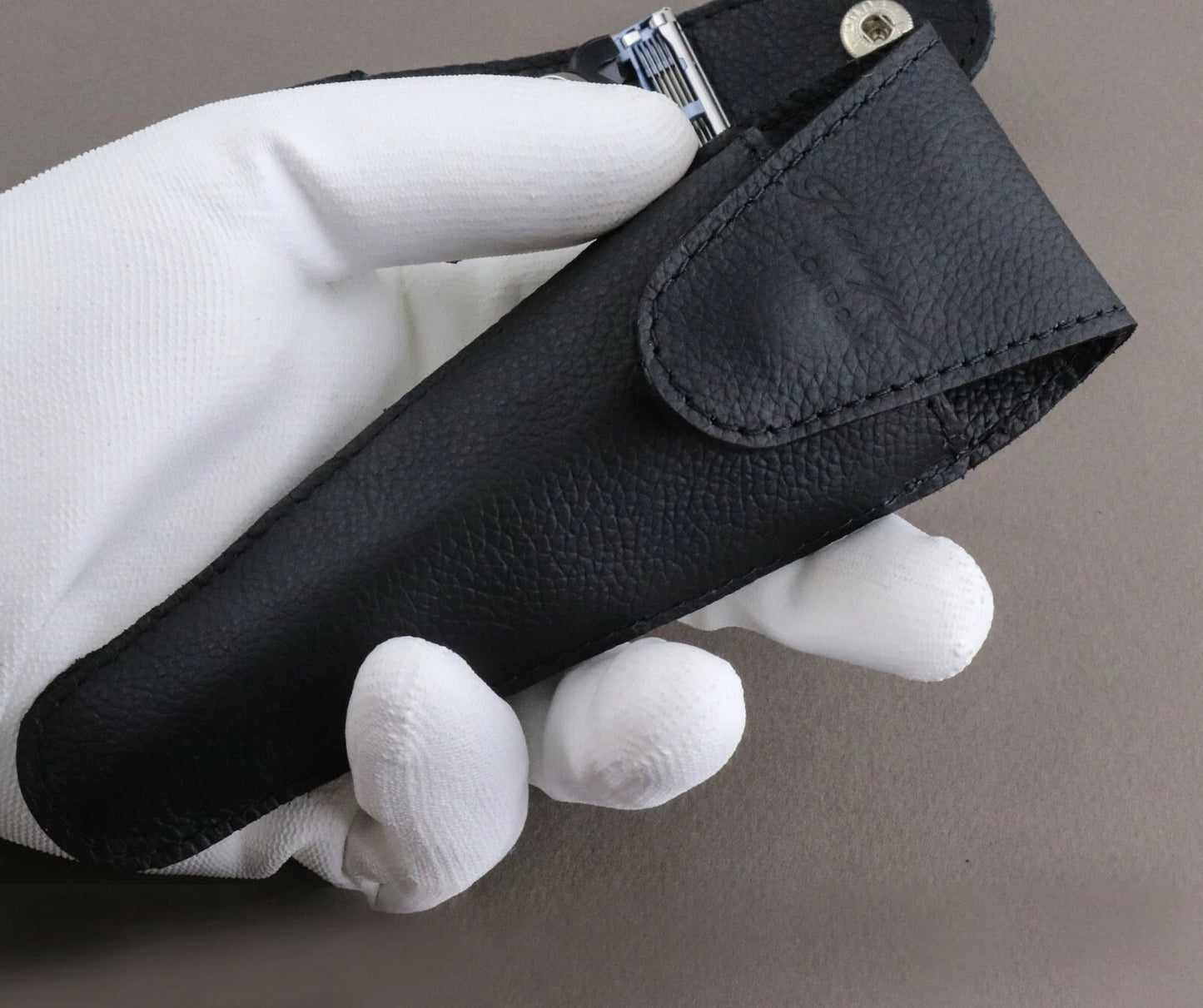 Black Leather Razor Pouch Travel Case for 5 Blade Razors - HARYALI LONDON