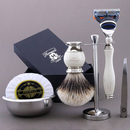 Haryali's Vase Range Shaving Kit 